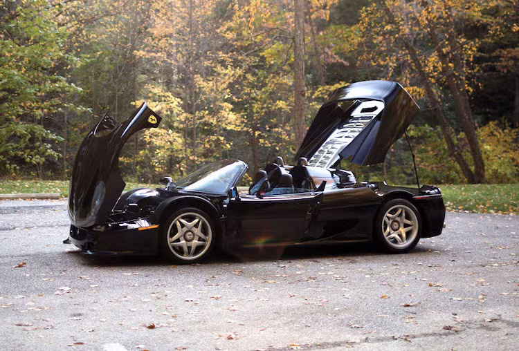 Với trọng lượng khô chỉ 1230 kg, F50 có khả năng tăng tốc từ 0-100 km/h chỉ trong 3,7 giây và đạt tốc độ tối đa 325 km/h.