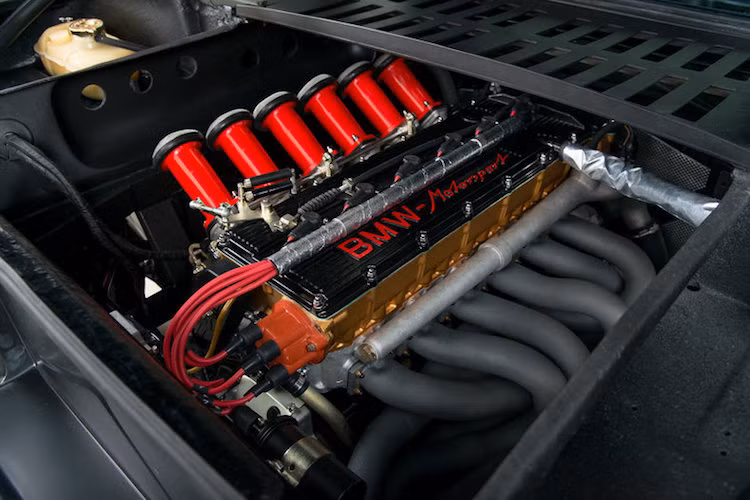 Cung cấp sức mạnh cho M1 Procar vẫn là khối động cơ 6 xi-lanh thẳng hàng DOHC nạp khí tự nhiên 3.5l, được chia sẻ chung với M5 thế hệ đầu tiên. Vốn đã có những cải tiến để tăng sức mạnh, tuy nhiên chiếc M1 Procar thứ tự 31 này còn được Canepa nâng cấp với hệ thống phun xăng điện tử Motec để cho công suất tối đa 414 mã lực.