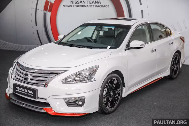 Gói trang bị Nismo vừa được giới thiệu cho dòng xe sedan Nissan Teana sẽ có tổng cộng 2 cấp độ khác nhau là Nismo Aero Package và Nismo Performance Package. Trong đó, gói Aero Package chỉ bao gồm bộ bodykit trang trí thân xe và gói Performance Package còn kèm theo một số cải tiến nhỏ về khả năng vận hành.