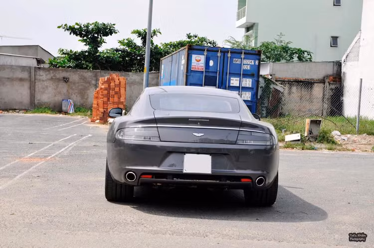 Tại thị trường Việt Nam, Rapide là một dòng xe có số lượng khá ít và đều được nhập về bởi các cửa hàng tư nhân hay xe của người nước ngoài. Do đã được nhập vào Việt Nam từ khá lâu, hiện những chiếc Rapide thường có giá khoảng hơn 5 tỷ nếu được các "đại gia" bán lại.