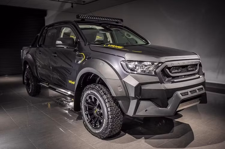 Dựa trên phiên bản Ranger cao cấp nhất tại thị trường châu Âu là Wildtrak, Ford đã cùng phối hợp với tay đua môtô Valentino Rossi để cùng cho ra đời phiên bản VR46 Ford Ranger đặc biệt, với ngoại hình cực "chiến" và nội thất mang phong cách xe đua.