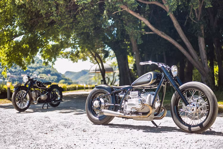 Để kỷ niệm 100 năm thành lập, BMW đã tạo ra một mẫu xe độ mang tên R5 Hommage từ chiếc môtô đầu tiên của hãng là R5. Có kiểu dáng của một mẫu xe độ bobber softail, R5 Hommage sử dụng động cơ 500 cc nguyên bản của R5 nhưng được trang bị siêu nạp để tăng công suất.