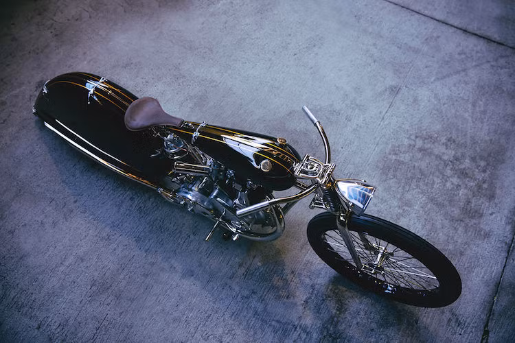 Đã từng xuất hiện trong top 10 của năm ngoái, năm nay nghệ nhận Max Hazan quay trở lại với một chiếc "xế cổ" tới từ anh có tên gọi BSA 500. Được tạo ra theo yêu cầu của một nhiếp ảnh gia đang chụp cho tờ National Geograpic, chiếc xe này gợi lên cảm giác như những mẫu ôtô "hàng thửa" thập niên 30.