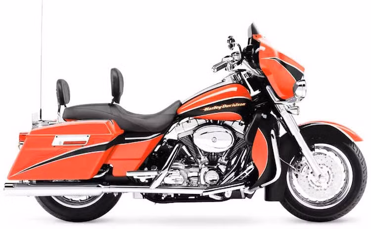 Chỉ kém Triumph đúng 1 cuộc triệu hồi, đợt thu hồi xe lớn nhất của Harley-Davidson diễn ra vào năm 2011 với nhiều dòng xe khác nhau do lỗi đèn phanh.