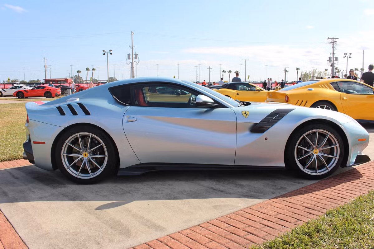 Thuộc hàng xe "đại trà" khi đứng trong hàng ngũ những siêu xe tại Ferrari Mondiali, nhưng F12tdf cũng thuộc dạng "hàng độc" với số lượng chỉ 799 chiếc trên toàn Thế giới. Xe được đặt tên theo cuộc đua xe đạp nổi tiếng Tour de France hàng năm. So với F12Berlinetta, F12tdf có thân xe gần như khác biệt, khiến khả năng khí động học cải thiện tới gần 100%.