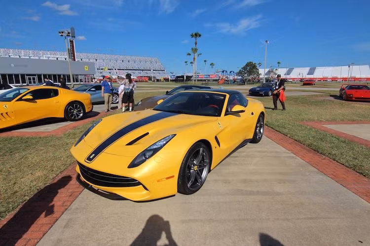 Trong đó, nổi bật nhất tại Ferrari Mondiali 2016 là sự xuất hiện lần đầu tiên của siêu xe "hàng thửa" Ferrari SP275 RW Competizione. Chiếc xe là dự án mới nhất của bộ phận cá nhân hóa Ferrari Special Projects. Nguồn cảm hứng để bộ phận Special Projects thiết kế ra SP275 RW Competizione đã được lấy từ chiếc xe đua cổ Ferrari 275 GTB/C Speciale đời 1964 với số lượng sản xuất chỉ 3 chiếc.