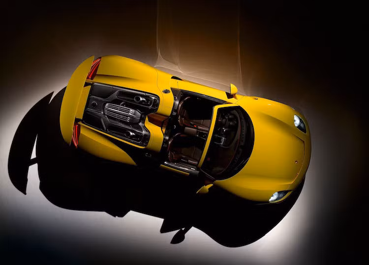 Với 4 đợt triệu hồi liên tục kể từ năm 2014 tới nay, có thể nói 918 Spyder là một trong những siêu xe đẳng cấp với độ tin cậy kém nhất. Vào năm 2014, Porsche đã lần đầu tiên thu hồi xe vì một bộ phận trên xe bị hao mòn theo thời gian có thể hỏng đột ngột, tuy nhiên hãng không nói rõ bộ phận này là gì.