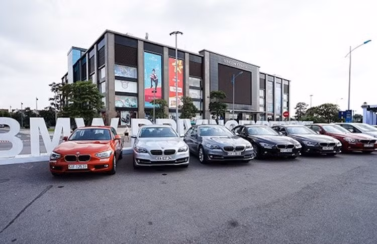 Trong đó, Euro Auto - thương hiệu nhập và phân phối chính hãng BMW tại Việt Nam đã phải nhận "trái đắng" khi trong tháng 12 này, Tổng cục Hải quan cùng Viện Kiểm sát Nhân dân Tối cao đã có quyết định khởi tố vụ án buôn lậu với Euro Auto do những sai phạm trong nhập khẩu xe. Hồ sơ vụ án đã được chuyển cho Cục Cảnh sát Kinh tế (C46) – Bộ Công an để xử lý theo thẩm quyền.