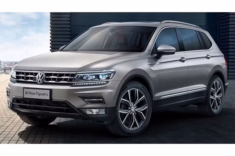 Sử dụng nền tảng khung sàn MQB quen thuộc của Volkswagen, Tiguan mới có tới 8 lựa chọn động cơ xăng và diesel, tất cả đều đạt tiêu chuẩn khí thải Euro 6 mới nhất và tiết kiệm nhiên liệu hơn 24% so với thế hệ cũ. Các phiên bản động cơ này hứa hẹn sẽ không có sự thay đổi trên Tiguan Allspace. Ngoại trừ bản có giá rẻ nhất dẫn động cầu trước, tất cả các phiên bản có thể đều được trang bị hệ dẫn động 4 bánh 4MOTION.