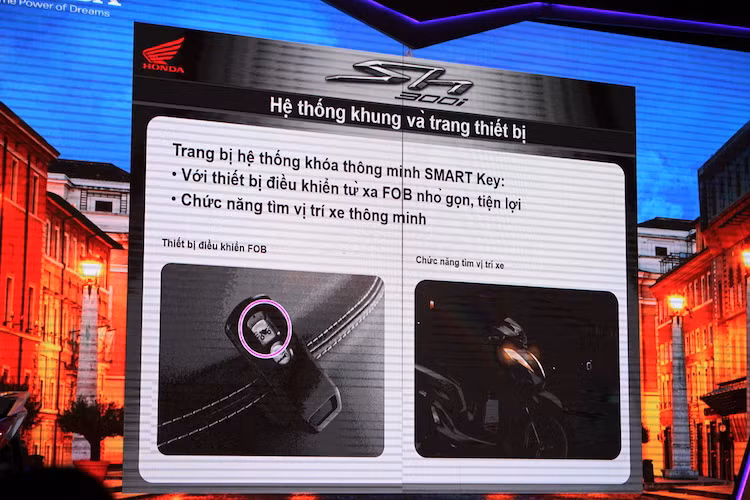 Tương tự như SH125/150i thế hệ mới vừa xuất hiện tại Việt Nam cách đây không lâu, mẫu xe tay ga SH300i được trang bị các công nghệ hiện đại như phanh đĩa trước sau có ABS, khóa thông minh Smart Key...