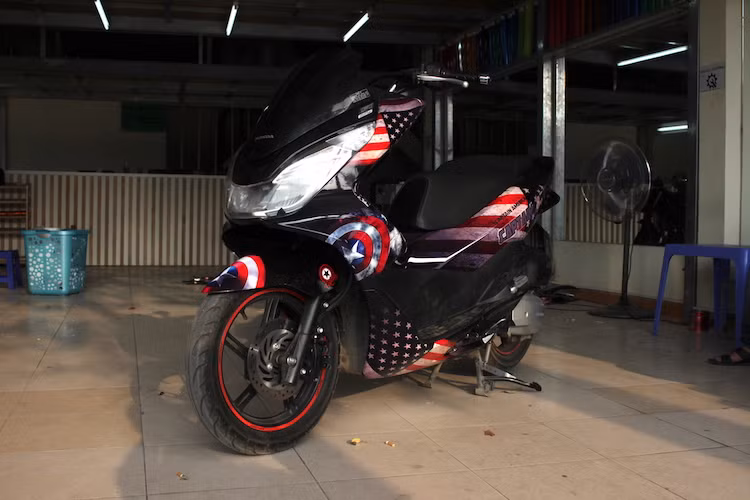 Với khoản chi phí tương đối hợp lý và phụ thuộc vào độ phức tạp của thiết kế tem, mỗi người sở hữu xe máy tại Việt Nam có thể dễ dàng có được một bộ tem 100% theo ý tưởng cá nhân, khiến chiếc xe của mình trở nên "không đụng hàng".