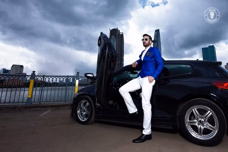 Scirocco là mẫu xe hatchback 3 cửa với kiểu dáng coupe thể thao, được Volkswagen sản xuất từ năm 2008 tới nay. Trên thực tế, chiếc Scirocco đang được bán là thế hệ thứ 3 khi phiên bản đầu tiên của xe đã được sản xuất từ năm 1974 tới 1981 và thế hệ 2 từ 1981 tới 1992.