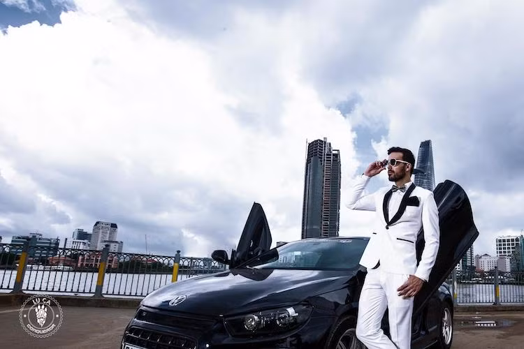 Phiên bản thể thao nhất của dòng xe là Scirocco R với động cơ 2.0l FSI tăng áp, đem tới công suất tối đa lên tới 261 mã lực và mô-men xoắn cực đại 350 Nm. Vào năm 2009, sau khi trải qua đợt nâng cấp lớn giữa vòng đời, công suất của xe còn được tăng lên thành 276 mã lực.