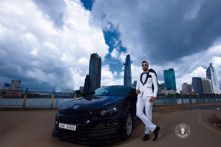 Dù từng được phân phối chính hãng Volkswagen tại Việt Nam từ cuối năm 2010 nhưng Scirocco vẫn có số lượng rất ít ở nước ra do dòng xe này có kiểu dáng đặc biệt, trang bị chưa tương xứng với mức giá và không hợp với thói quen tiêu dùng của người Việt.