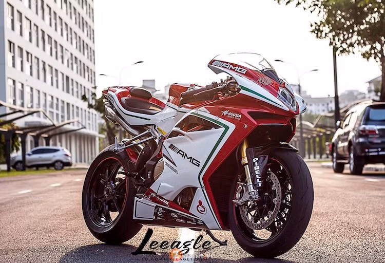 Chiếc F4 RC tại Việt Nam này thuộc sở hữu của một người chơi xe tại TP HCM, nó mang số hiệu 147/250 (chiếc xe thứ 147 trên 250 chiếc) có mặt trên toàn cầu. Khi về Việt Nam cách đây 1 năm, xe có giá lên tới 1,35 tỷ đồng.