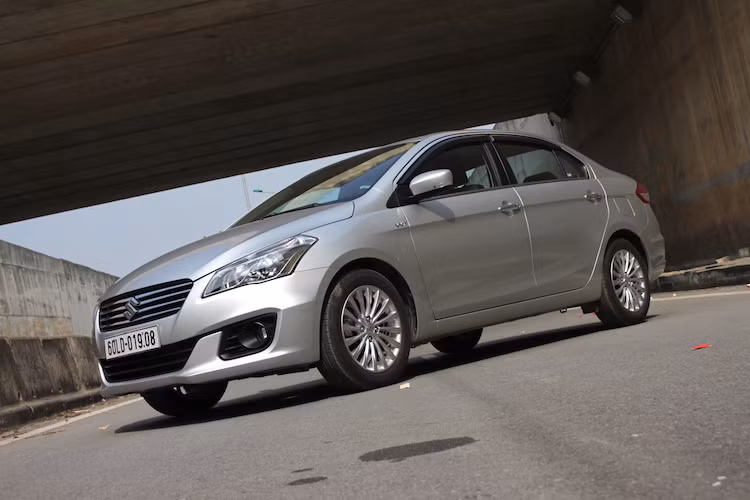 Với những gì đã thể hiện, mức giá niêm yết 580 triệu của Ciaz được Việt Nam Suzuki phân phối rẻ hơn lần lượt 8 triệu và 3 triệu đồng so với Vios 1.5E CVT và City. khiến chiếc xe trở thành lựa chọn tốt dành cho những người thực dụng, không quan tâm tới giá trị thương hiệu khi có hiệu năng vận hành ổn định và những trang bị có sẵn tương đối hấp dẫn.