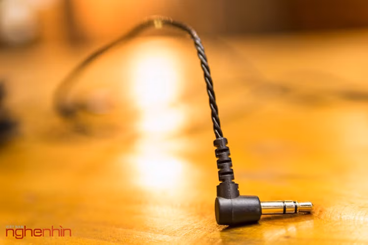 Mặt trong của tai nghe được giới thiệu là sử dụng công nghệ in 3D, giúp vừa với khuôn tai người nghe hơn