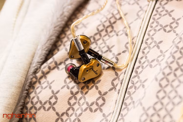  Fender FXA7 chưa được phân phối tại Việt Nam, nhưng có thể đặt mua tại các trang bán hàng online ở nước ngoài với mức giá 499USD - tương đương hơn 11 triệu đồng.