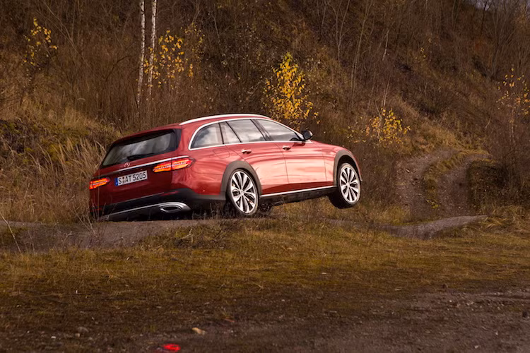 Người lái sẽ có thể lựa chọn tới 5 chế độ lái khác nhau qua hệ thống này, phù hợp với từng điều kiện mặt đường khác nhau cùng hệ thống treo khí Air Body Control với khả năng nâng khoảng sáng gầm xe dao động trong khoảng 12,1 tới 15,6 cm tùy vào từng chế độ lái. Trong chế độ All-Terrain, hệ thống này có khả năng nâng gầm xe cao thêm 2 cm ở tốc độ dưới 35 km/h.