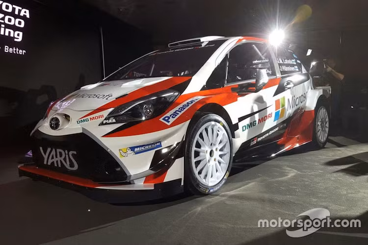 Nhờ có hệ dẫn động 4 bánh, Yaris WRC có thể vượt qua mọi địa hình như đất, bùn, băng, tuyết... một cách dễ dàng. Tuy nhiên do hộp số có tỉ số truyền giới hạn, chiếc xe chỉ đạt tốc độ tối đa 201 km/h.