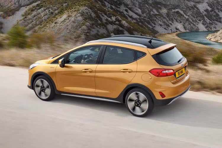 Những động cơ này đi kèm hộp số sàn 6 cấp hoặc tự động 6 cấp, và chỉ có duy nhất một lựa chọn hệ dẫn động là cầu trước. Cuối cùng, Fiesta chỉ có duy nhất một phiên bản máy dầu 1.5l với 2 mức công suất 85 và 120 mã lực.