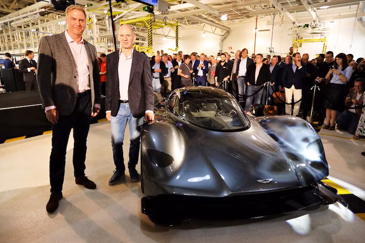Siêu xe Aston Martin AM-RB 001 là một dự án táo bạo của Aston Martin phối hợp cùng bộ phận công nghệ cao Red Bull Advanced Technologies của đội đua Red Bull Racing. Đứng đằng sau dự án siêu xe cực "khủng" này sẽ là kỹ sư Adrian Newey từ Red Bull và Marek Reichman từ Aston Martin.