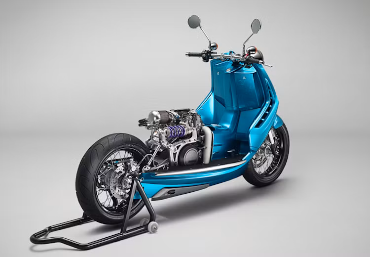 Động cơ được đặt kín bên trong vỏ xe đã khiến John Piper phải thiết kế 2 dàn tản nhiệt bằng nhôm với quạt cảm ứng nhiệt đặt ở sau hốc bánh trước của xe. Động cơ này có công suất 67,05 mã lực, giúp Piper J1 chỉ mất 4 giây để tăng tốc từ 0-100 km/h và đạt tốc độ tối đa 194 km/h.