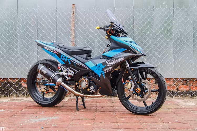 Để tạo sự khác biệt cho chiếc Exciter 150 của mình, một người chơi xe tại miền Nam đã độ xe theo phong cách kiểng, nhưng có lấy cảm hứng từ những chiếc xe đua underbone chuyên nghiệp tại nhiều giải đấu ở khu vực Đông Nam Á, khiến chiếc xe trở nên khác biệt và độc đáo hơn.