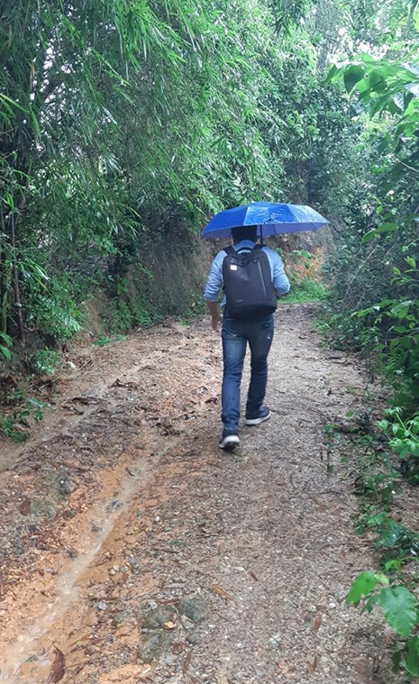 Cũng theo ông Khánh, chính quyền xã Dị Nậu đang làm hồ sơ để làm chế độ chính sách cho gia đình cháu H. (Ảnh: Đường đến nhà nữ sinh).