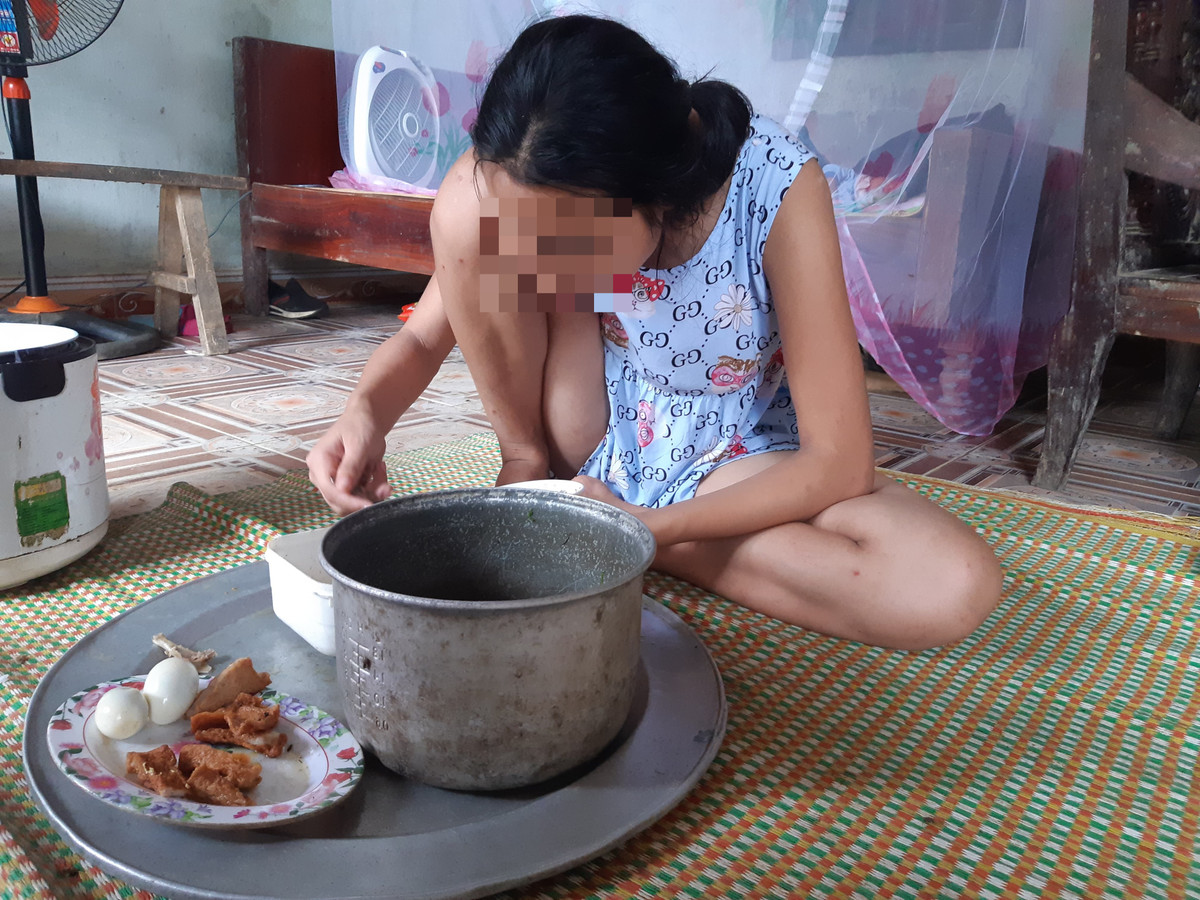 Một bữa ăn đạm bạc của em H.