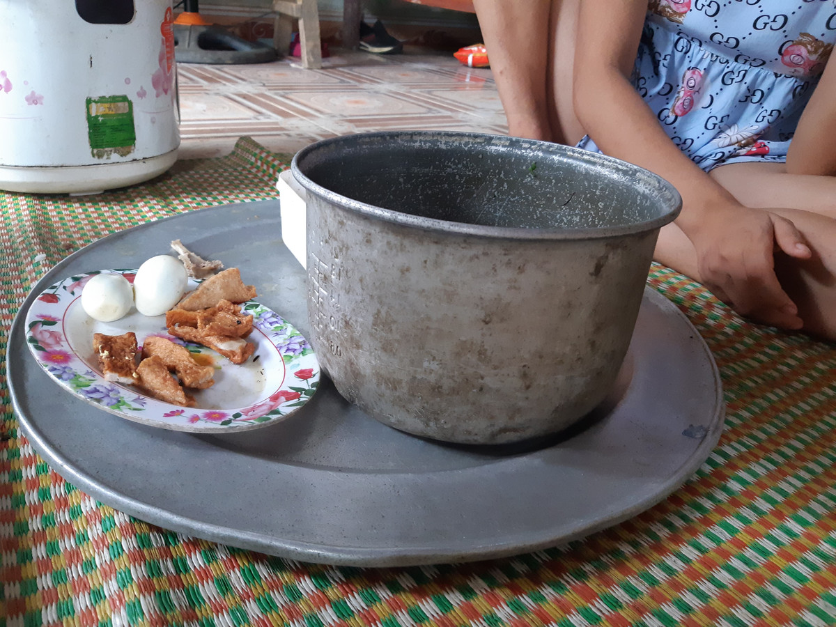 "Thời điểm đó trong đầu tôi cũng lóe lên suy nghĩ và có hỏi Hải (bố của cháu H.) nhưng Hải chối và còn lớn giọng rằng: 'Con có điên đâu mà làm chuyện loạn luân đó'. Vậy mà giờ đây, sự việc lại đúng như cái suy nghĩ ban đầu của tôi” - bà Liên nói.