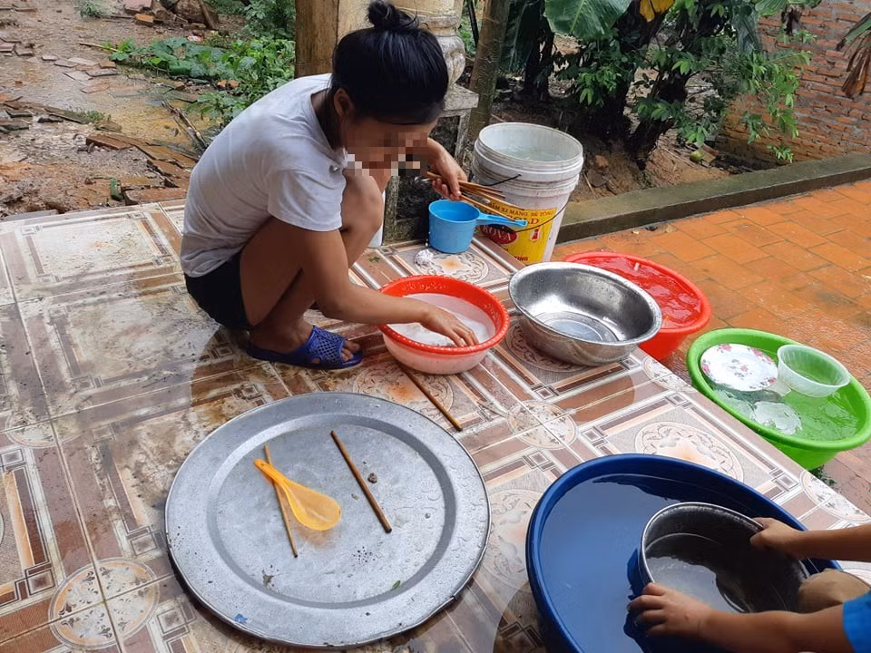 Tuy nhiên su khi vợ qua đời, Hải "nướng" số tiền này vào rượu chè, cờ bạc.