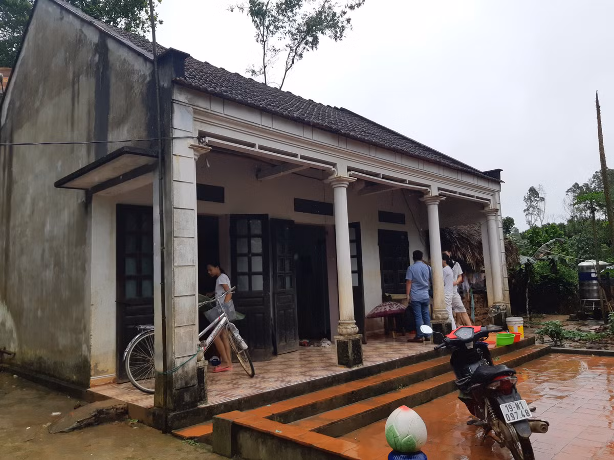 Theo lời mẹ đối tượng Nguyễn Văn Hải, câu chuyện bắt đầu vỡ lở từ khi cô con gái nuôi của bà đến nhà chơi, phát hiện em H. có những biểu hiện như người có thai. Khi đó là tháng 3/2018, cái thai đã được khoảng 6 tháng.