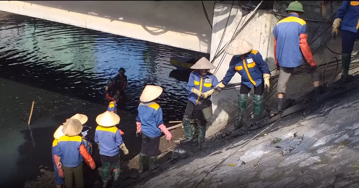 Đây là hoạt động thường niên nhằm giảm bớt ô nhiễm sông Tô Lịch.