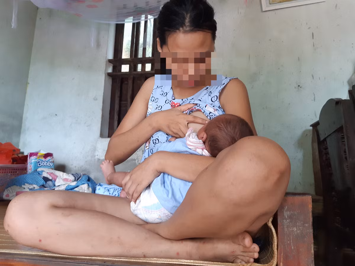 Đưa em H. đi khám, bác sĩ bảo nên sinh hạ đứa bé trong bụng. Khi người thân có gặng hỏi, em H. còn che giấu, nói rằng do hàng xóm xâm hại. Khi bà Liên đến từng gia đình trong khu vực thì phát hiện không phải như vậy.