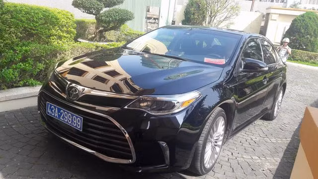  5. Cựu Bí thư Đà Nẵng Nguyễn Xuân Anh dùng xe sang lắp biển xanh: Ngày 6/10/2017, Ban Chấp hành Trung ương Đảng quyết định thi hành kỷ luật bằng hình thức cách chức bí thư Thành ủy Đà Nẵng, cho thôi ủy viên Trung ương Đảng đối với ông Nguyễn Xuân Anh.