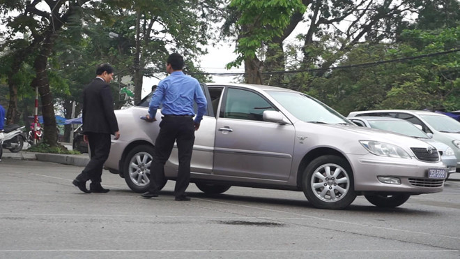 Về việc này, lãnh đạo Công an tỉnh Ninh Bình nói: “Vấn đề đó chưa thể trả lời. Khi nào hết bận chúng tôi sẽ liên hệ lại PV để bố trí lịch làm việc trực tiếp”. 