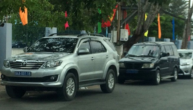 Cục trưởng Cục Thống kê TP Cần Thơ Lê Ngọc Bảy cũng nói rằng có nhiều cán bộ từng làm trong ngành thống kê ở Cần Thơ, Hậu Giang, hỏi mượn ôtô của đơn vị để đi ăn cưới. Thấy họ lớn tuổi, không có ôtô để đi đường xa nên ông Bảy đã đồng ý cho tài xế lái hai xe xuống Sóc Trăng. "Người quyết định lấy xe công chở các bác đi đám cưới là sai. Đây là bài học của tôi. Tôi có một chút mềm lòng nên đã sai rồi", ông Bảy chia sẻ.