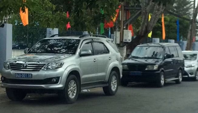 Cục trưởng Cục Thống kê TP Cần Thơ Lê Ngọc Bảy cũng nói rằng có nhiều cán bộ từng làm trong ngành thống kê ở Cần Thơ, Hậu Giang, hỏi mượn ôtô của đơn vị để đi ăn cưới. Thấy họ lớn tuổi, không có ôtô để đi đường xa nên ông Bảy đã đồng ý cho tài xế lái hai xe xuống Sóc Trăng. "Người quyết định lấy xe công chở các bác đi đám cưới là sai. Đây là bài học của tôi. Tôi có một chút mềm lòng nên đã sai rồi", ông Bảy chia sẻ.