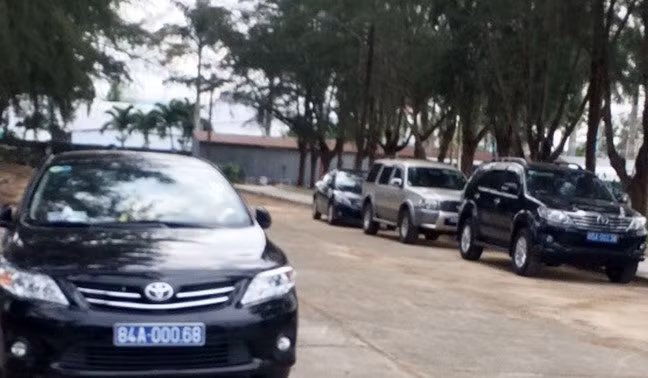 Cục trưởng Cục Thống kê tỉnh Bạc Liêu Đỗ Thị Phượng cho biết bà đang đi công tác ở TP.HCM. Một ngày trước, một số cán bộ nghỉ hưu (từng công tác tại Cục Thống kê Bạc Liêu) hỏi mượn xe đi đám cưới ở Sóc Trăng. Do nể nang và khó từ chối, bà đã cho tài xế dùng xe công đưa cán bộ hưu trí đi ăn cưới, dù biết đây là việc không đúng. 