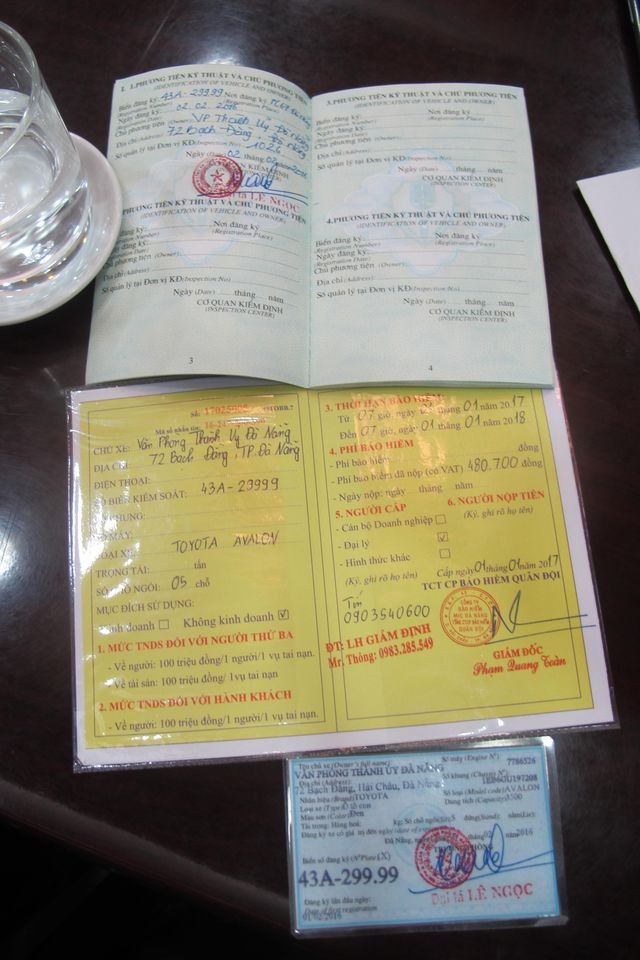 Vào tháng 2/2017, báo chí phát hiện ông Nguyễn Xuân Anh sử dụng chiếc xe biển xanh mang BKS 43A – 299.99 khi đi công vụ. Chiếc xe này thuộc hãng Toyota Avalon Limited và được xác định do một doanh nghiệp tặng cho Thành ủy Đà Nẵng. 