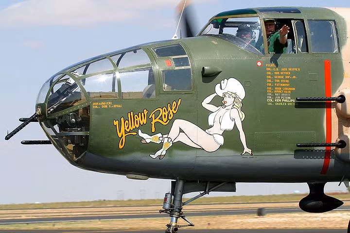 Sau khi giải ngũ, chiếc máy bay này đã tham gia nhiệm vụ dân sự là... phun thuốc diệt côn trùng.