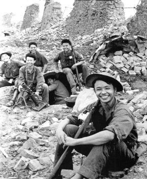 Điểm yếu của súng chống tăng B40 và B41 được sử dụng trong chiến trường Việt Nam đó là chúng có tầm bắn ngắn, chỉ khoảng tối đa 150 mét đối với B40 và 200 mét đối với B41. Nguồn ảnh: Ong.