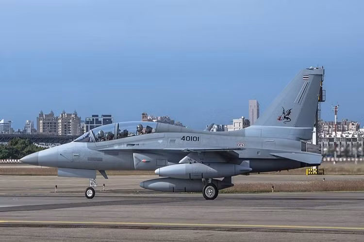 Hiện tại, theo thông tin mới nhất cả hai máy bay huấn luyện T-50 này hiện đang nằm ở sân bay Hoàng gia Kuantan ở Malaysia sau khi hai máy bay này phải chuyển hướng vì sự cố thời tiết và lý do động cơ. Nguồn ảnh: Lockheed.