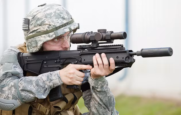 Thiết kế của khẩu Kel-Tec RDB đặc biệt ở chỗ, vỏ đạn sẽ được đẩy ra ở vị trí phía sau hộp tiếp đạn và đẩy hướng xuống dưới đất chứ không đẩy qua hai bên như thông thường. Nguồn ảnh: Outdoor.