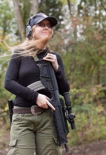 Kel-Tec RDB có tầm bắn tối đa khoảng 900 mét và chỉ có chế độ bắn đơn từng viên một. Mặc dù vậy, thiết kế của khẩu súng carbine này được giới "chơi" súng ở Mỹ đánh giá cao hơn nhiều so với M16 của quân đội nước này. Và nó hoàn toàn xứng đáng có một biến thể súng trường tấn công theo đúng nghĩa. Nguồn ảnh: Oleg.