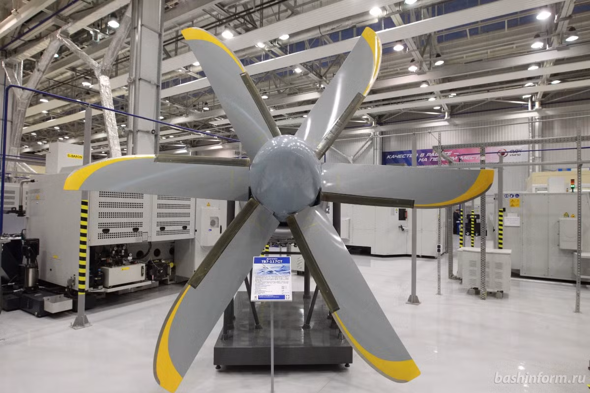 Bằng chứng là các dòng máy bay quân sự lẫn dân sự do Nga chế tạo có độ cơ động và khả năng mang tải trọng vượt trội một phần, những yếu tố trên phần lớn đến từ hiệu suất hoạt động của động cơ máy bay. Nguồn ảnh: Bashinform.