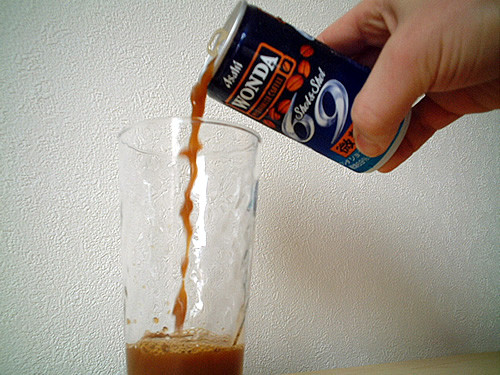 Nhiều ý kiến không đồng tình đánh thuế trà, cà phê uống liền. Ảnh minh họa Nhiều ý kiến không đồng tình đánh thuế trà, cà phê uống liền. Ảnh minh họa