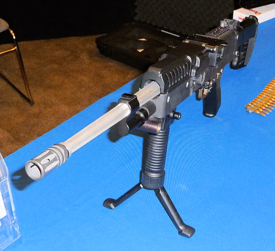 Trong tương lai, rất có thể LSAT sẽ trở thành một khẩu súng máy tiêu chuẩn cho nhiều quốc gia trên thế giới. Tuy nhiên hiện tại, LSAT vẫn chưa được phổ biến lắm, chỉ mới xuất hiện trong một vài lực lượng đặc nhiệm. Nguồn ảnh: Firearm. 