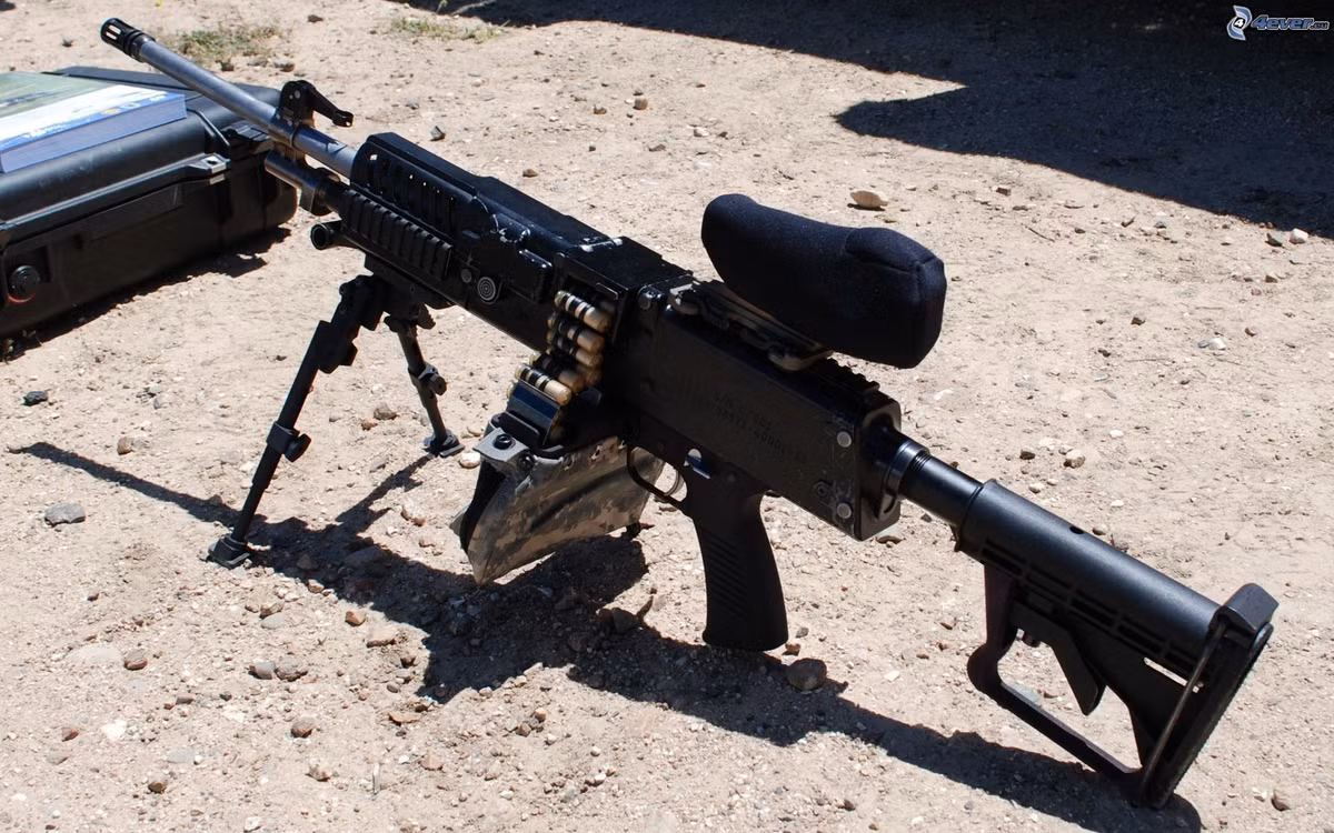 Tốc độ bắn của súng máy hạng nhẹ LSAT vào khoảng 650 viên mỗi phút. Đây là tốc độ trung bình, không quá nhanh và thậm chí còn có phần chậm hơn cả các loại súng trường tấn công dòng AK hiện nay. Nguồn ảnh: Picture.